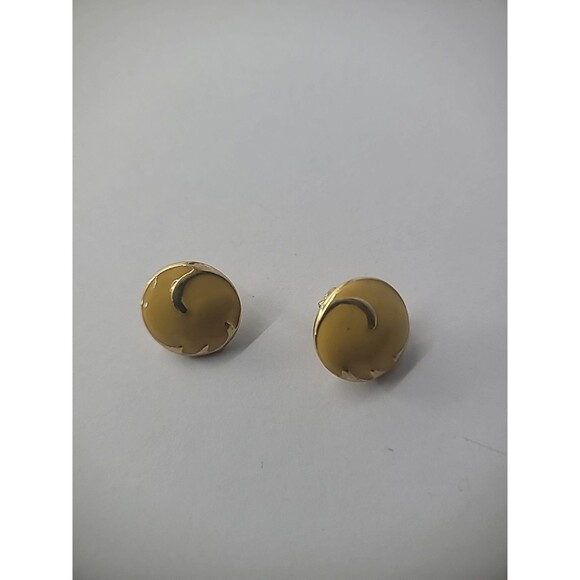 Vintage Earrings Clip On Yellow Round Gold Tone Swirl Accents Jewelry Costume - Picture 11 of 13